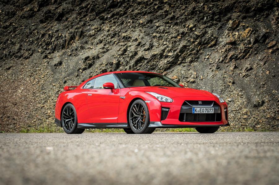  Nissan GT-R 2016 года  (фото 14 из 40)
